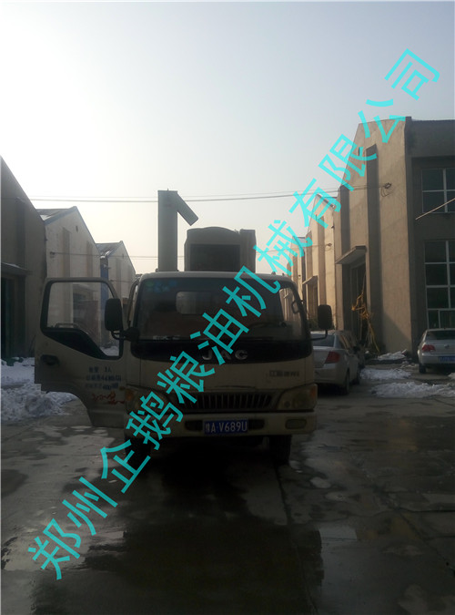 平頂山客戶130型螺旋榨油機(jī)設(shè)備今發(fā)貨(圖1) 平頂山客戶130型螺旋榨油機(jī)設(shè)備今發(fā)貨(圖1)