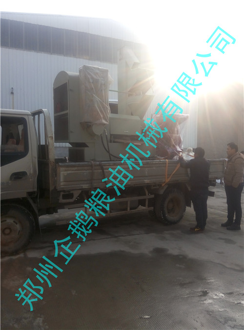 平頂山客戶130型螺旋榨油機(jī)設(shè)備今發(fā)貨(圖2) 平頂山客戶130型螺旋榨油機(jī)設(shè)備今發(fā)貨(圖2)