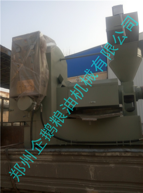 平頂山客戶130型螺旋榨油機(jī)設(shè)備今發(fā)貨(圖3) 平頂山客戶130型螺旋榨油機(jī)設(shè)備今發(fā)貨(圖3)