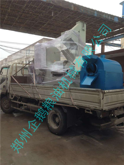 安徽蒙城客戶預(yù)定榨油機設(shè)備今發(fā)貨(圖2) 安徽蒙城客戶預(yù)定榨油機設(shè)備今發(fā)貨(圖2)