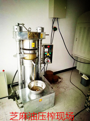 新開了家榨油坊,新的榨油機(jī)怎么操作?(圖1) 新開了家榨油坊,新的榨油機(jī)怎么操作?(圖1)