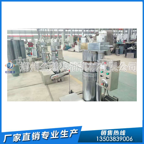 專利技術生產茶籽榨油機 企鵝機械換位思考為客戶(圖1) 專利技術生產茶籽榨油機 企鵝機械換位思考為客戶(圖1)